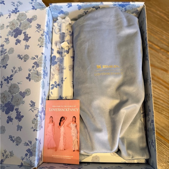 Stanley x Love Shack Fancy Everblooming Rosettes 40oz Tumbler NIB - Picture 4 of 6